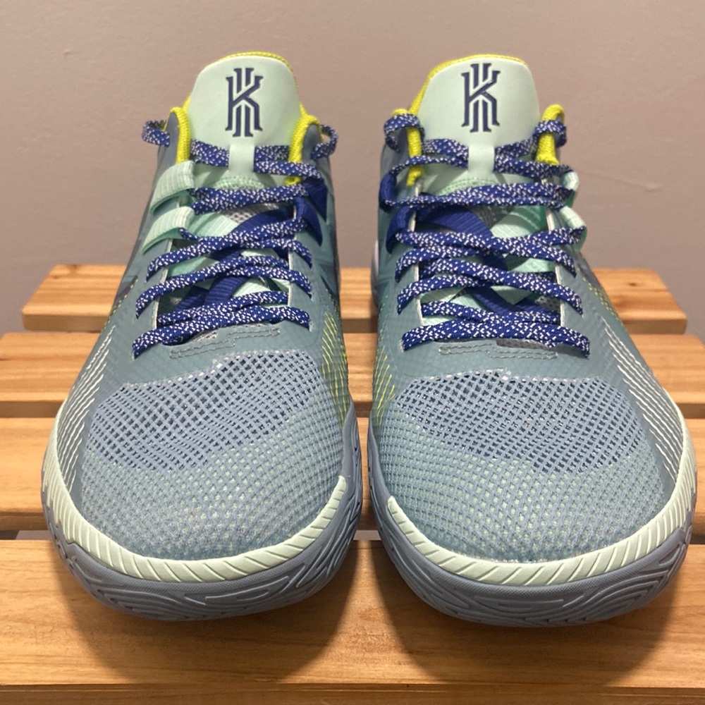NWT - Kyrie Flytrap V (Unisex) - Picture 2 of 6